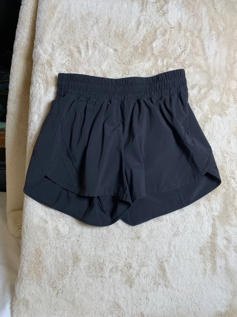 Lululemon black track shorts sz 8